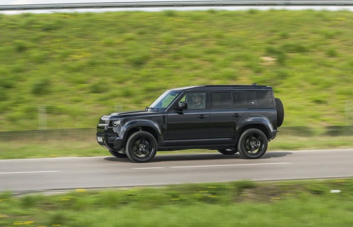 Land Rover Defender 110 P300 AWD Auto (2022) – bok