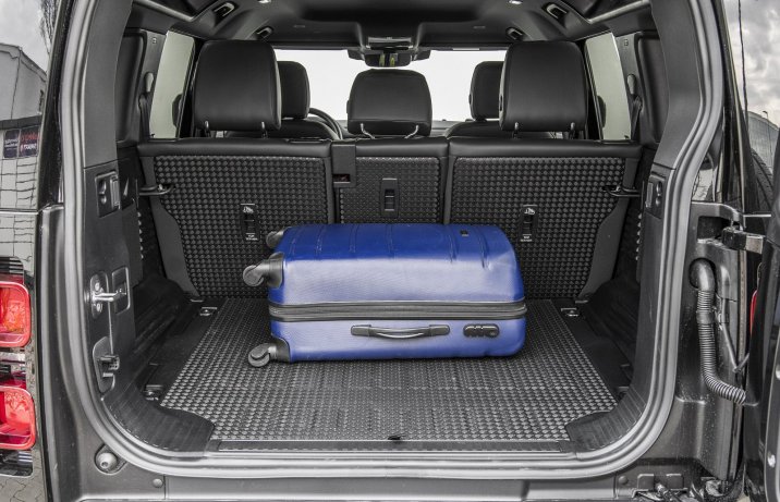 Land Rover Defender 110 P300 AWD Auto (2022) – bagażnik
