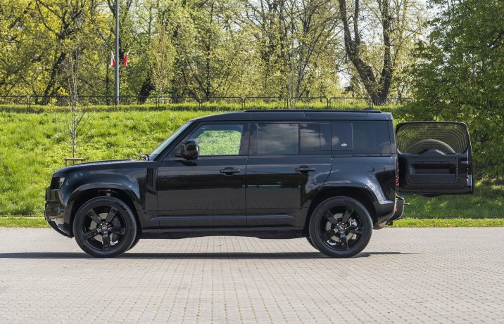 Land Rover Defender 110 P300 AWD Auto (2022) – bok