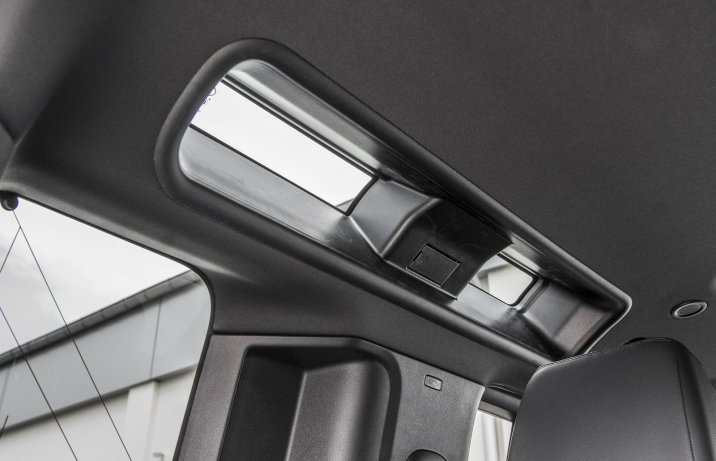 Land Rover Defender 110 P300 AWD Auto (2022) – okna dachowe