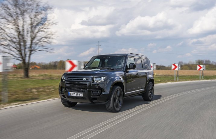 Land Rover Defender 110 P300 AWD Auto (2022) – przód