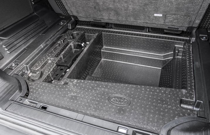 Land Rover Defender 110 P300 AWD Auto (2022) – schowek