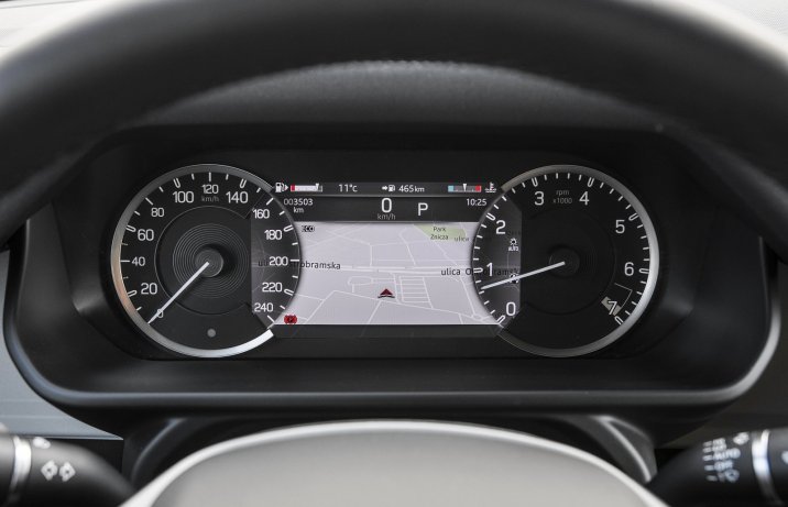 Land Rover Defender 110 P300 AWD Auto (2022) – wskaźniki (zegary)