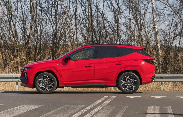 Hyundai Tucson 1.6 T-GDI 6MT 2WD - bok