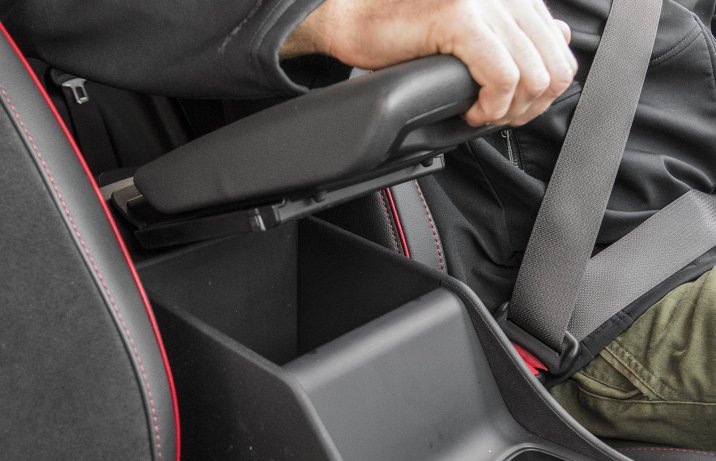 Hyundai Tucson 1.6 T-GDI 6MT 2WD - podłokietnik