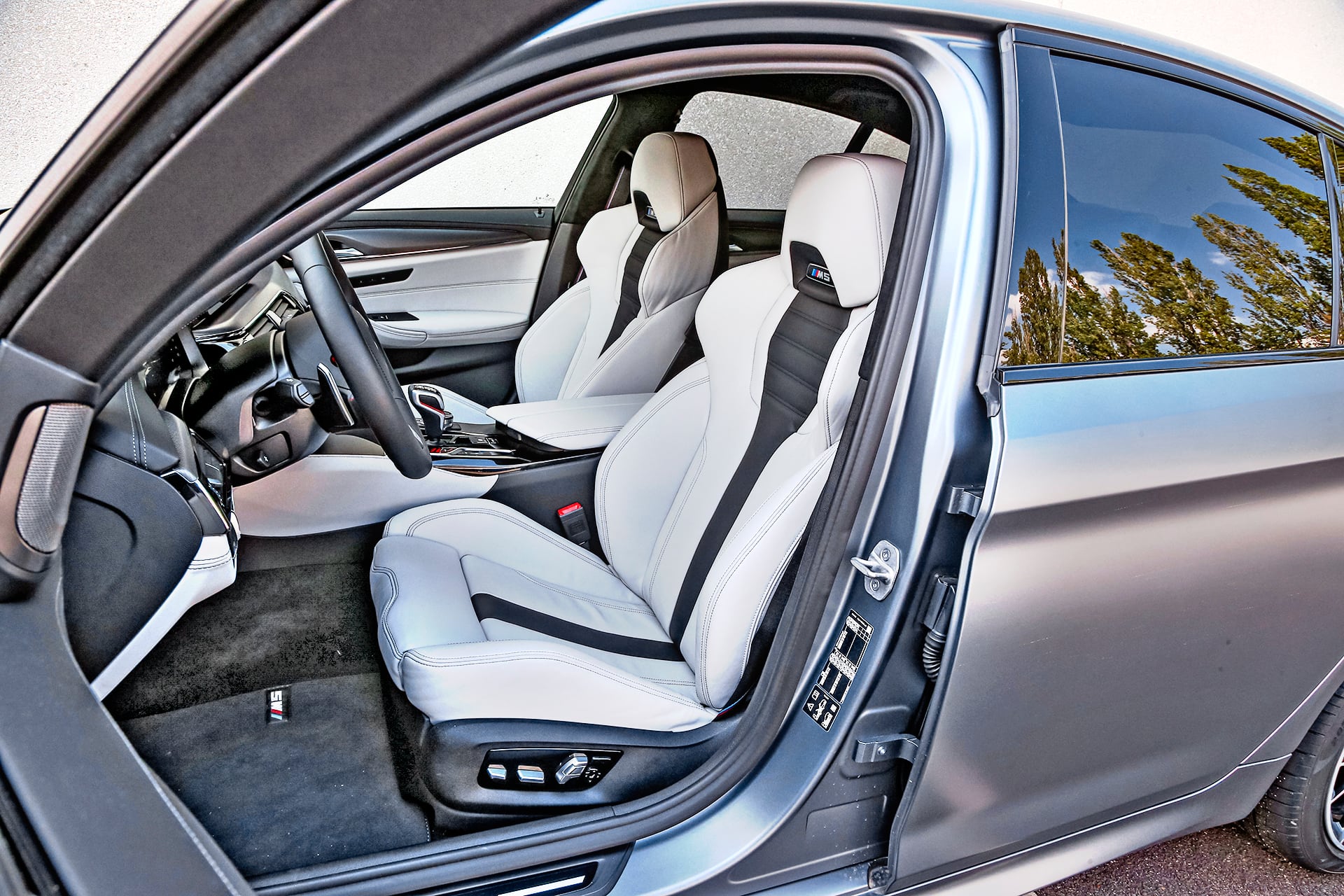 BMW M5 Competition fotele