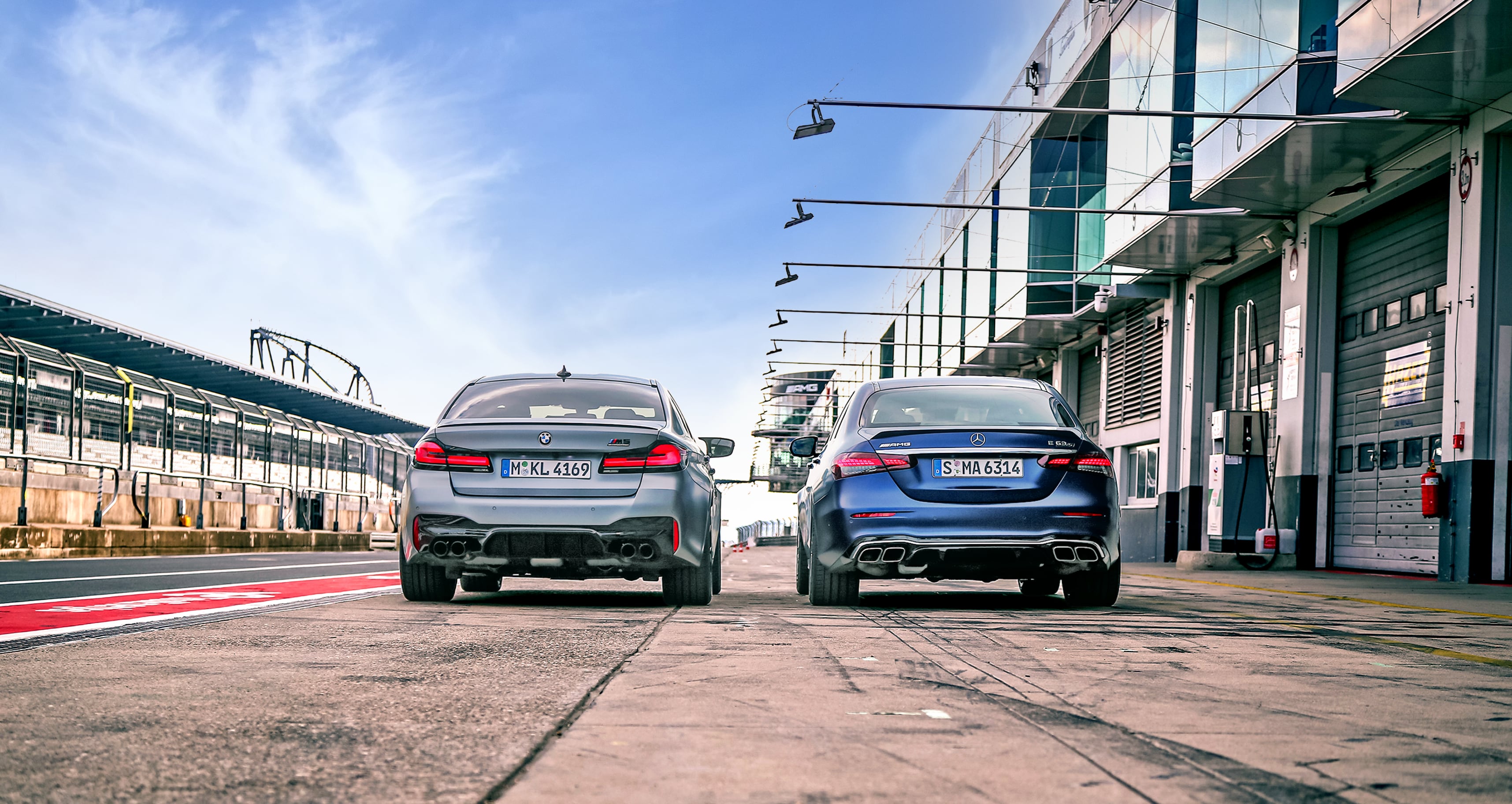 BMW M5 Competition i Mercedes-AMG E 63 S 4Matic+ tyły w pit stopie