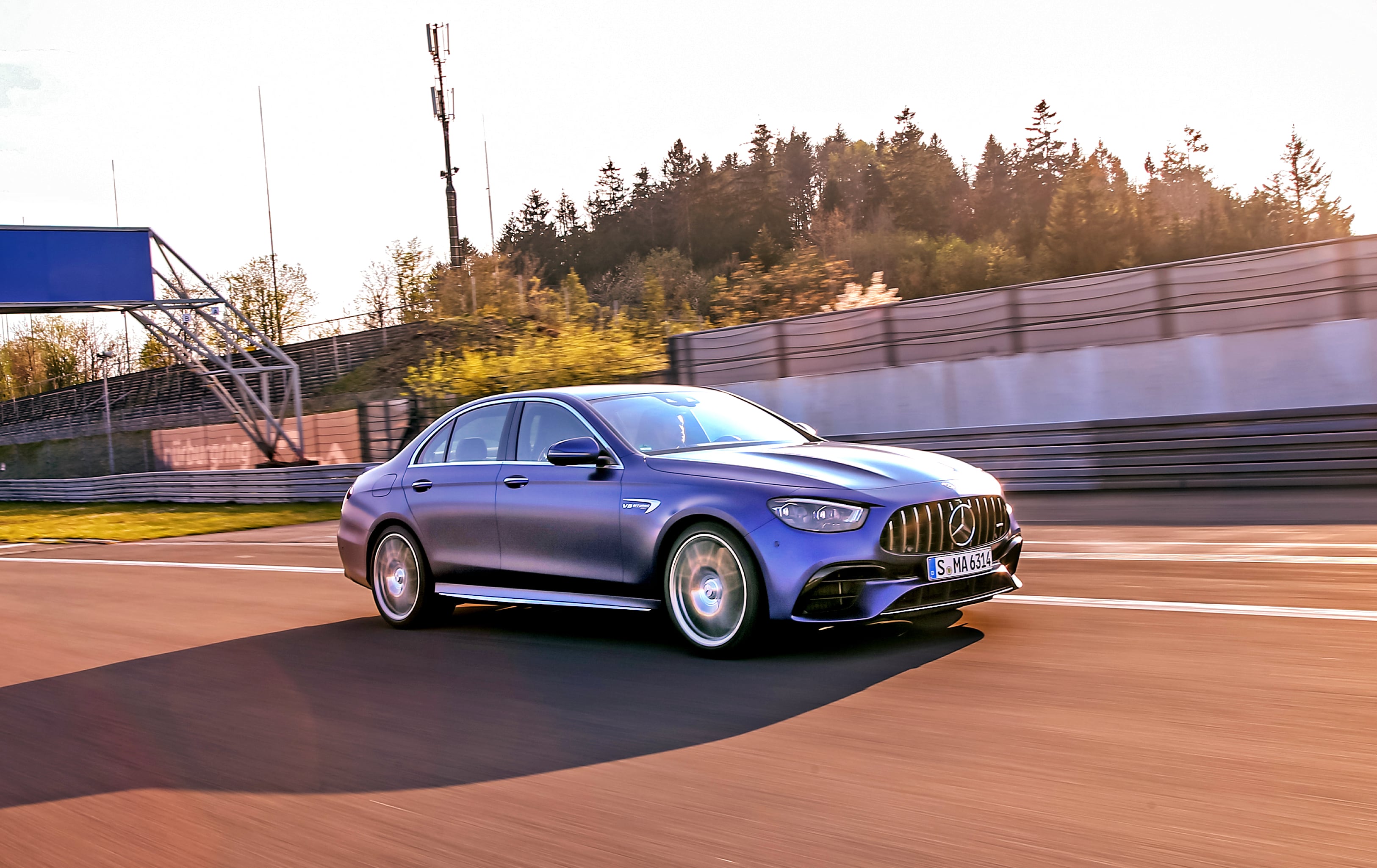Mercedes-AMG E 63 S 4Matic+ bok na torze