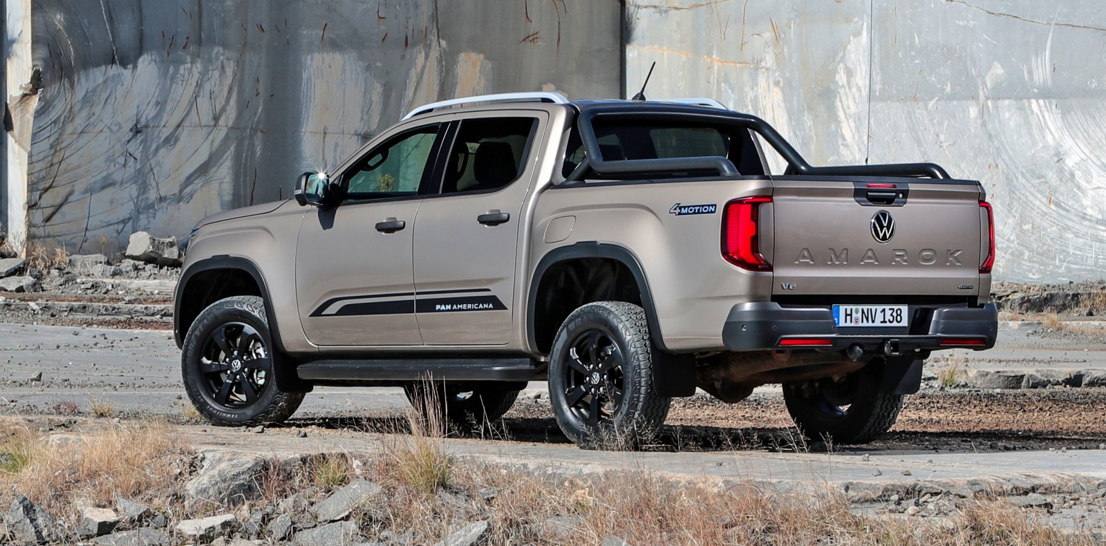 volkswagen_amarok_tyl
