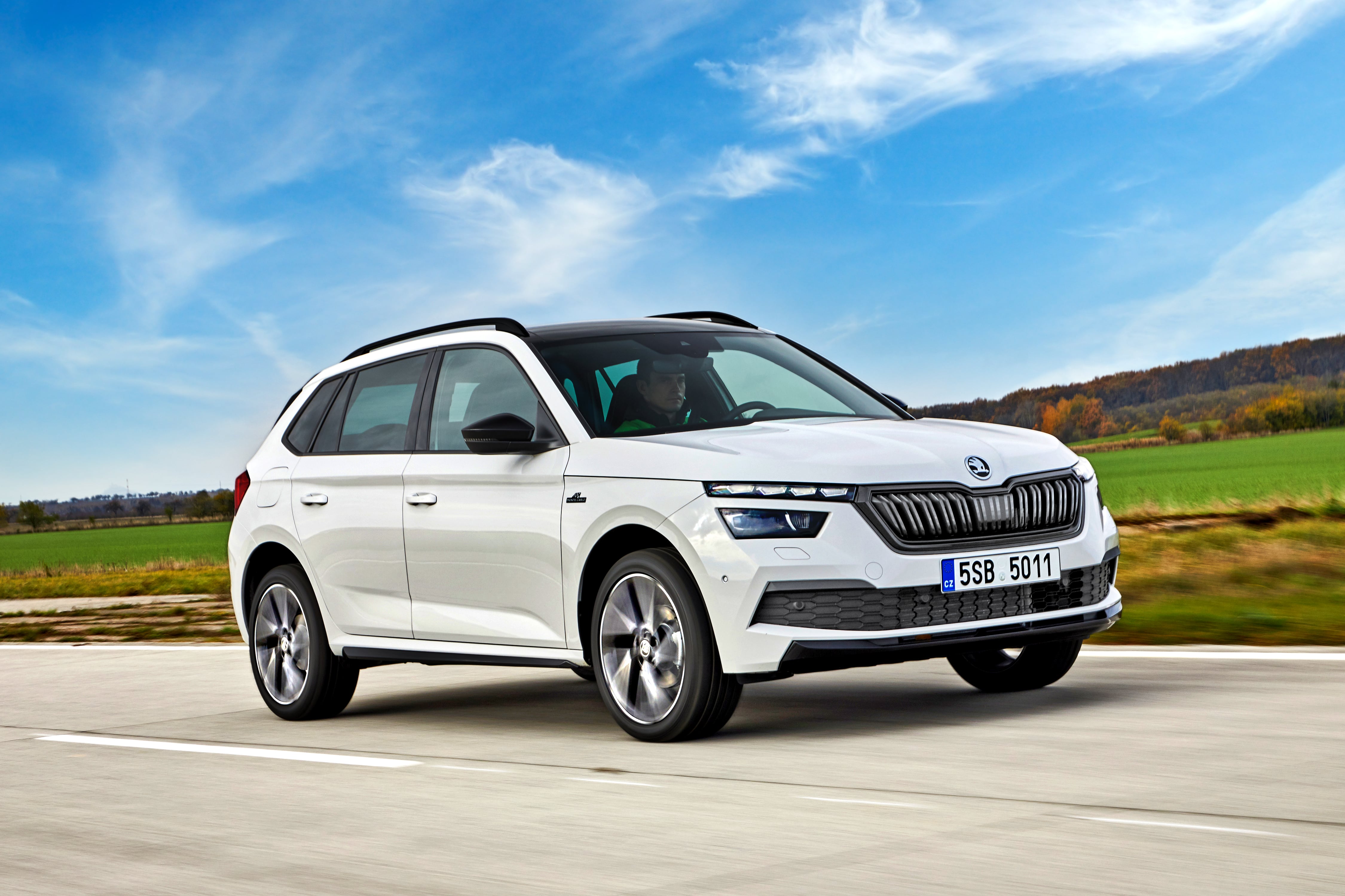 Skoda-Kamiq-Monte-Carlo bok i przód – w ruchu