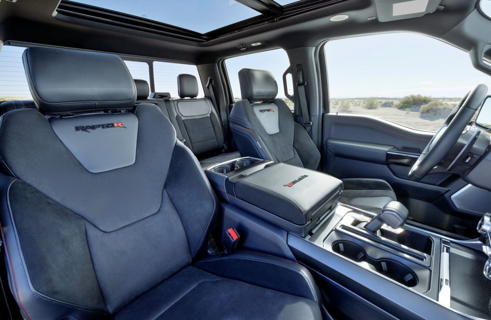ford_f150_raptor_r_siedzenia