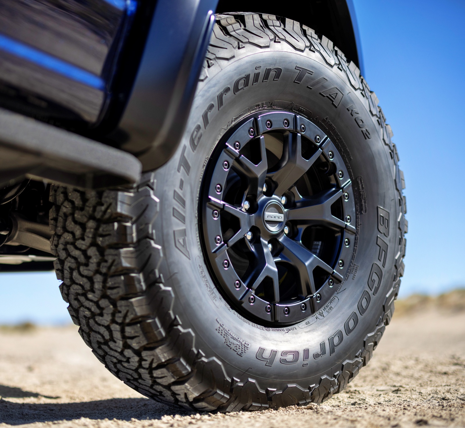 ford_f150_raptor_r_kolo