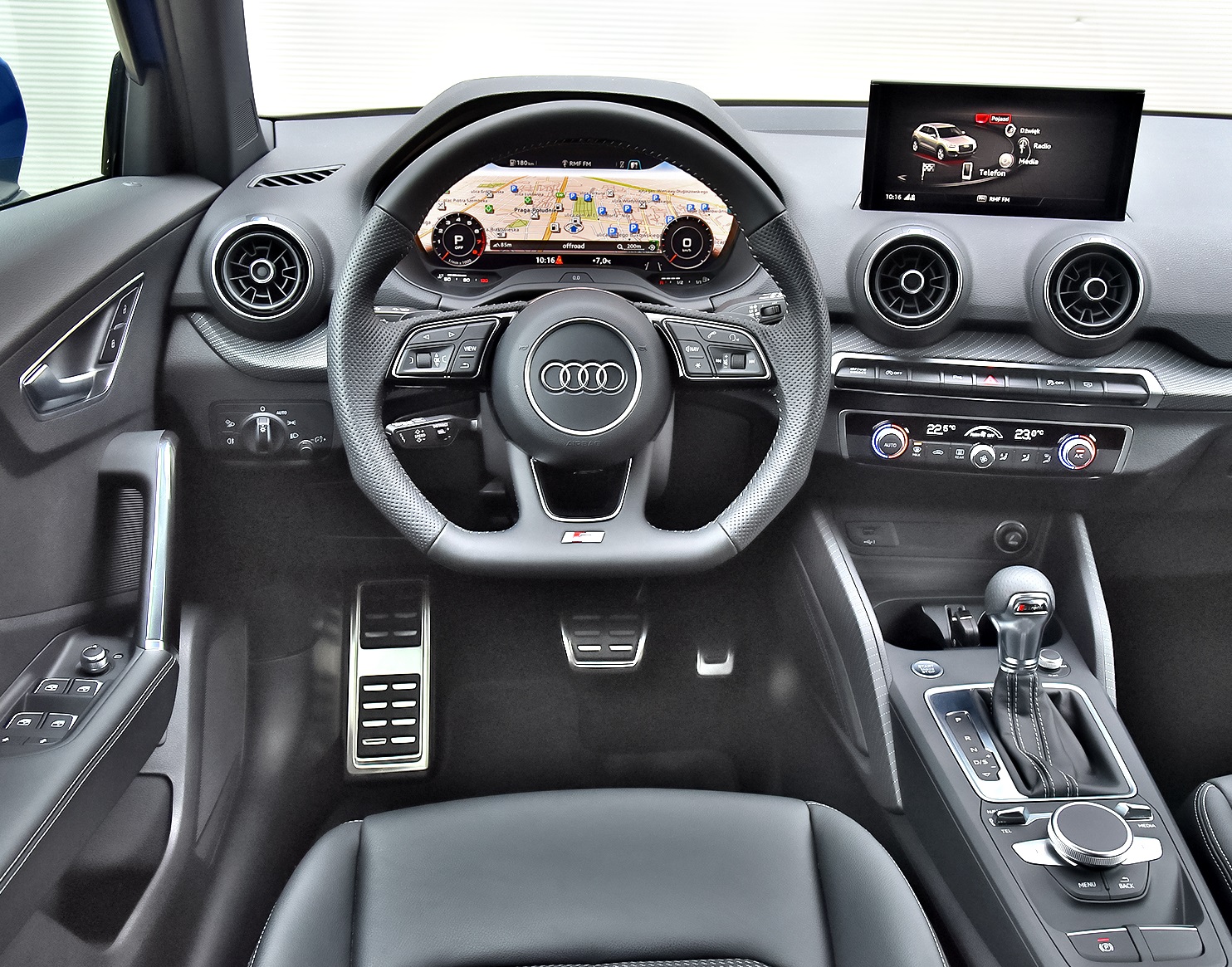 audi q2 deska