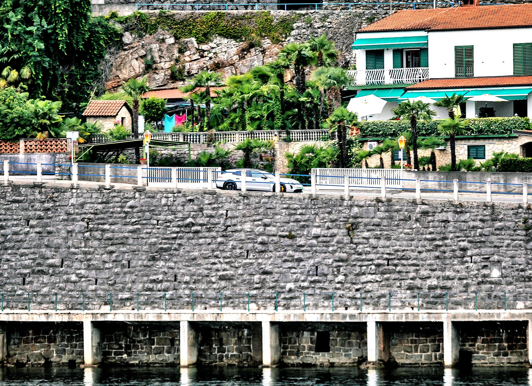 Porsche Taycan bok w Rijece