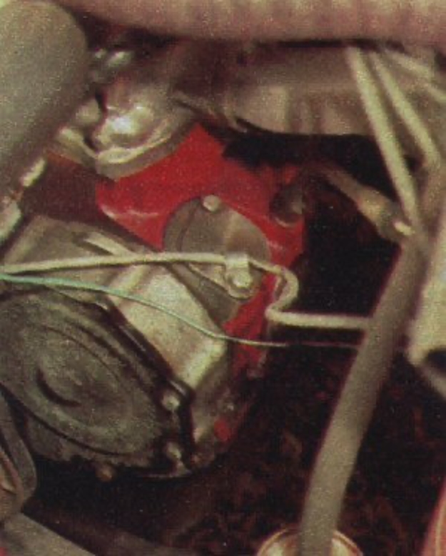 Polonez Caro zaślepione miejsca po usuniętych elementach silnika