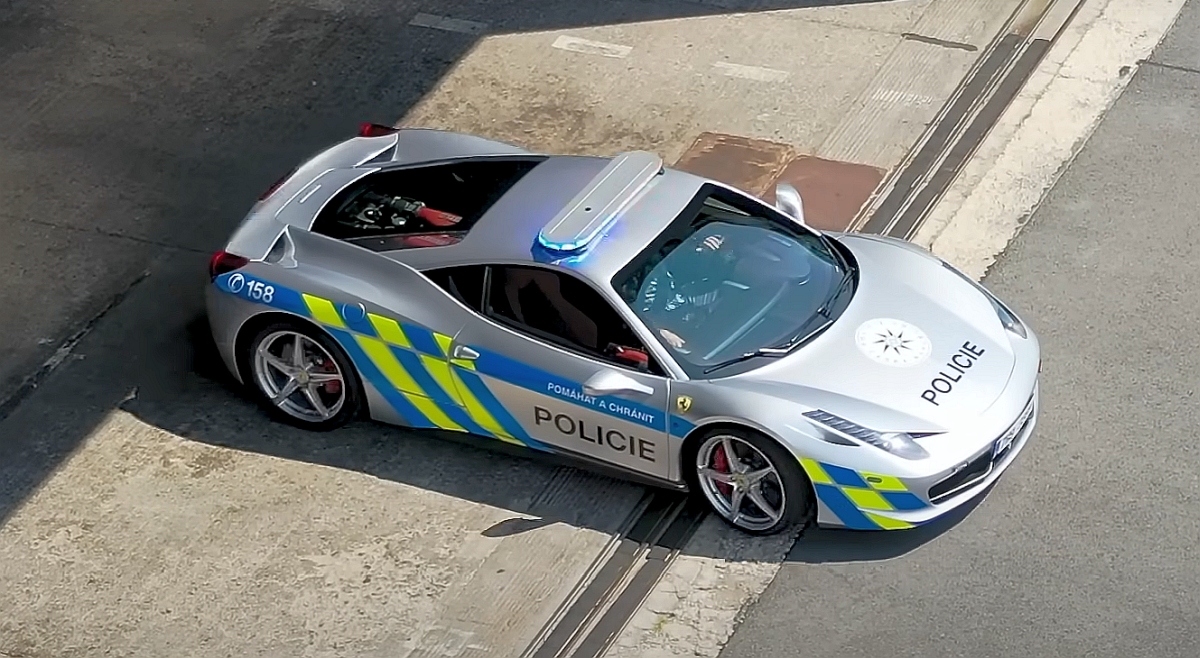 Ferrari 458 Italia_czeska policja_05