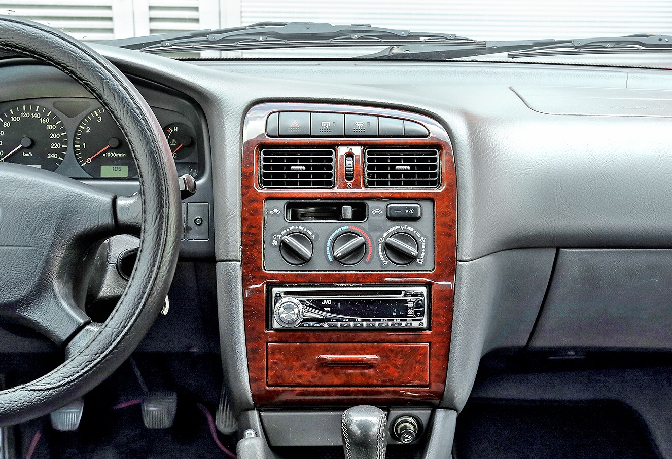 toyota avensis konsola centralna