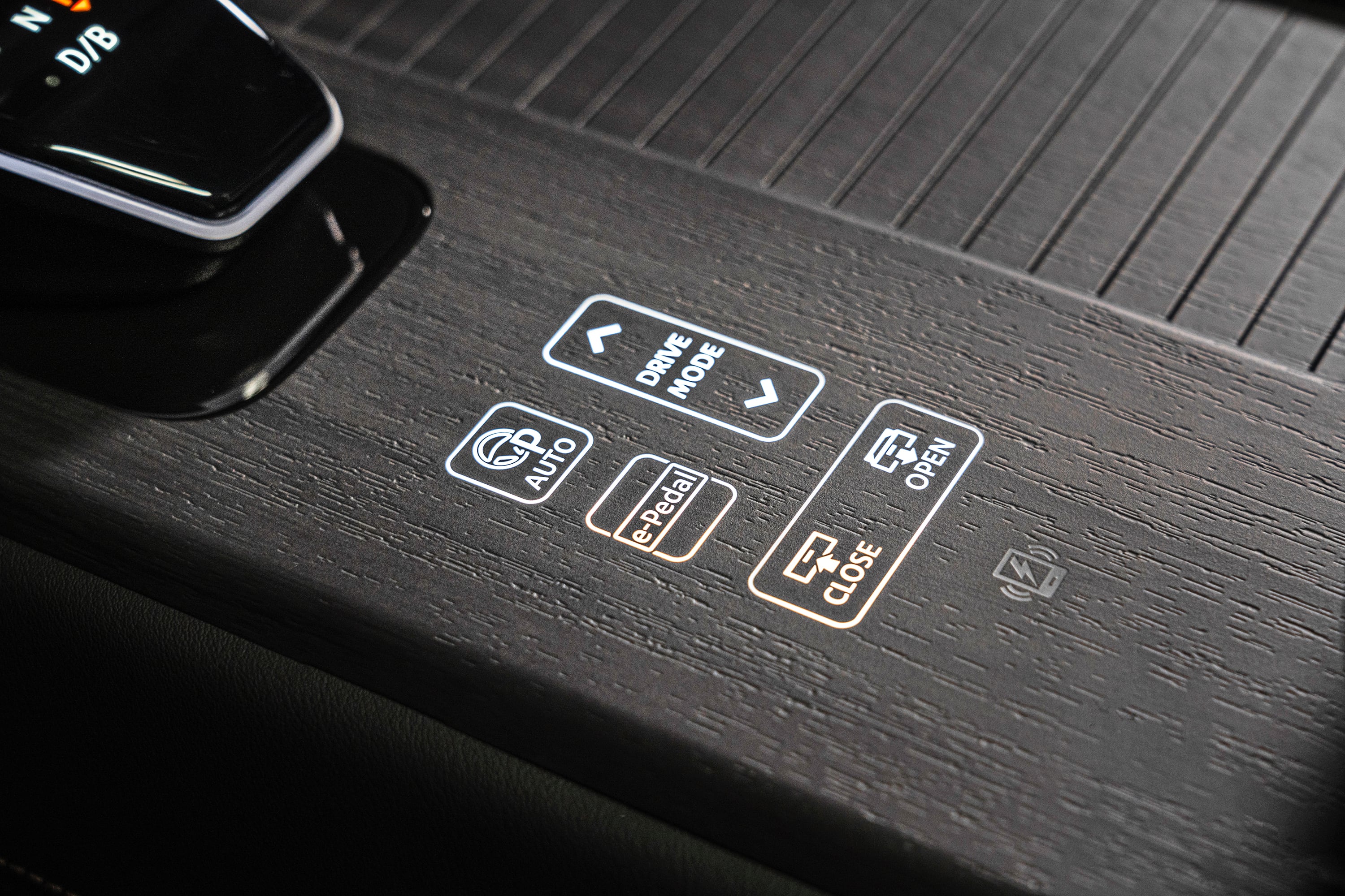 Nissan Ariya przyciski dotykowe