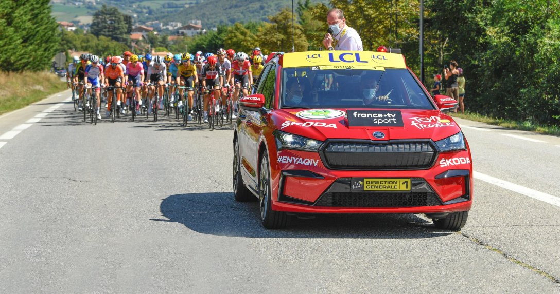 Skoda Enyaq iV na czele peletonu Tour de France 2022