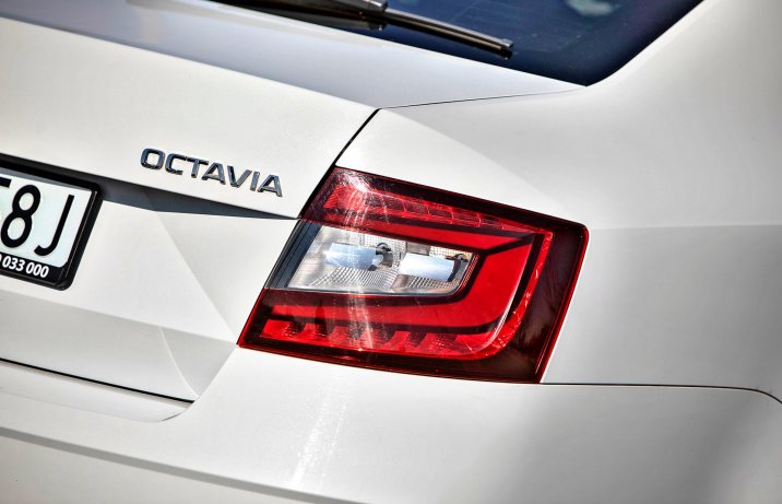 Skoda Octavia III liftback 1.4 TSI – lampa z tyłu