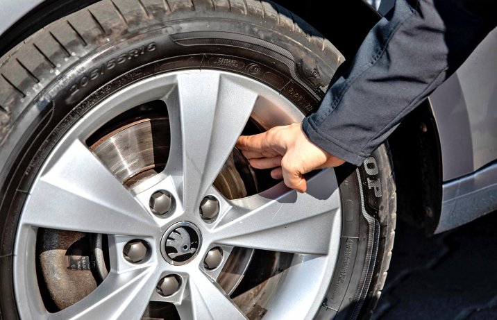 Skoda Octavia III Combi 2.0 TDI – koło, oględziny tarcz hamulcowych