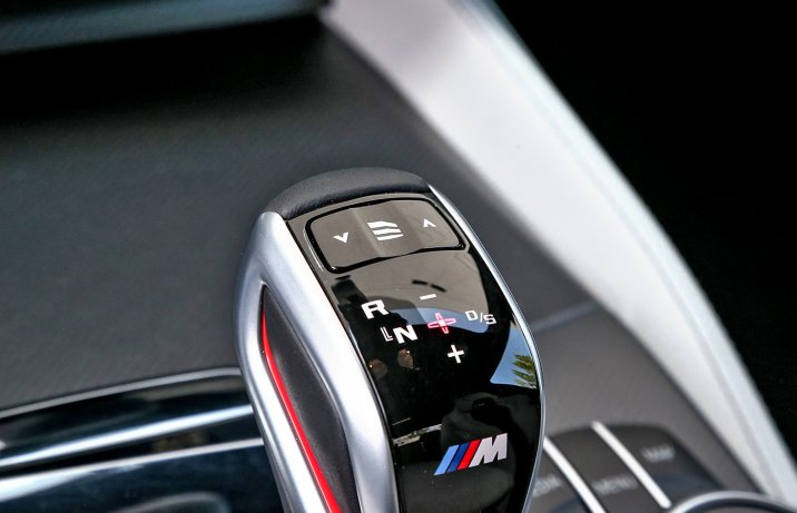 BMW M5 Competition – regulacja szybkości działania skrzyni