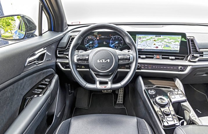 Kia Sportage 1.6 CRDi MHEV DCT AWD – deska rozdzielcza