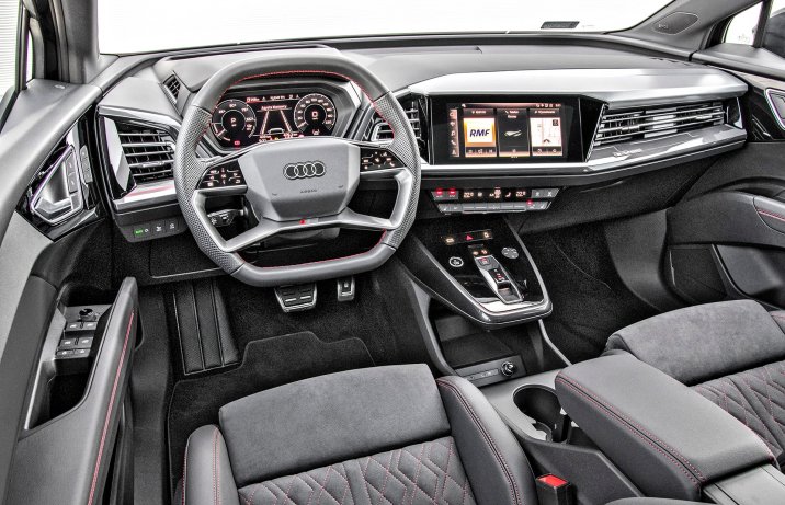 Audi Q4 e-tron 40 S line – deska rodzielcza