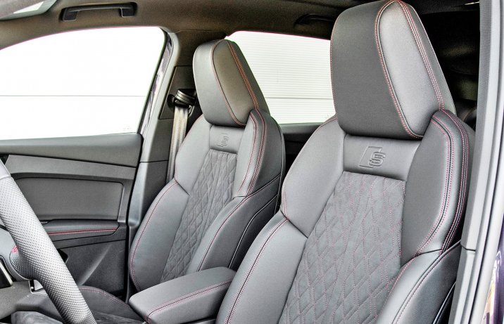 Audi Q4 e-tron 40 S line – fotele z przodu