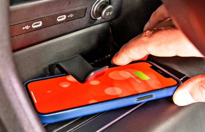 Audi Q4 e-tron 40 S line – ładowarka indukcyjna