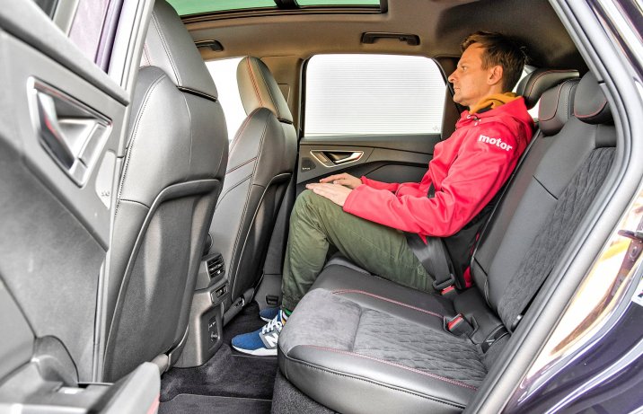 Audi Q4 e-tron 40 S line – kanapa z pasażerem