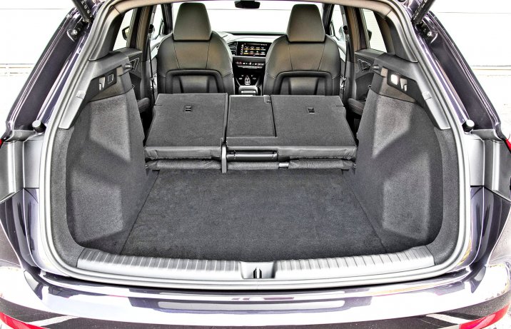 Audi Q4 e-tron 40 S line – bagażnik z położonymi oparciam kanapy
