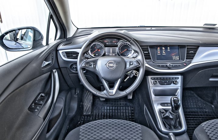 Opel Astra K – deska rozdzielcza