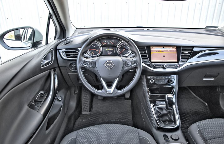 Opel Astra K – deska rozdzielcza