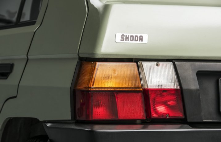 Skoda Favorit - rear light