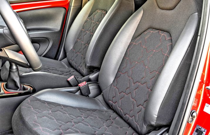 Toyota Aygo X 1.0 VVT-i (2022) – fotele przód