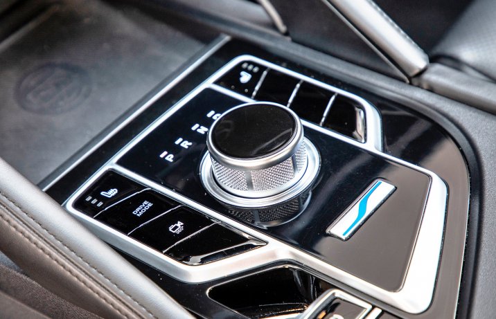 Seres E3 Luxury – pokrętło selektora kierunku jazdy