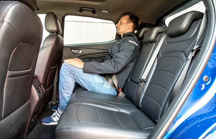 Seres E3 Luxury – kanapa z pasażerem