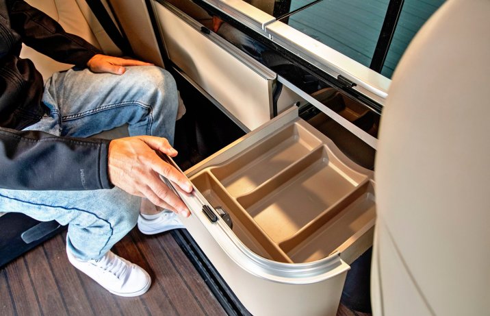 Mercedes Marco Polo 300 d 4Matic – szuflada z organizerem