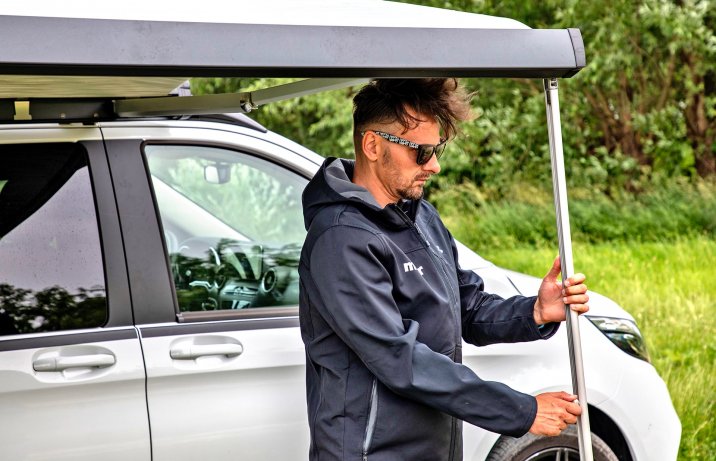 Mercedes Marco Polo 300 d 4Matic – rozkładanie markizy