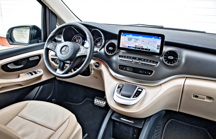 Mercedes Marco Polo 300 d 4Matic – deska rozdzielcza