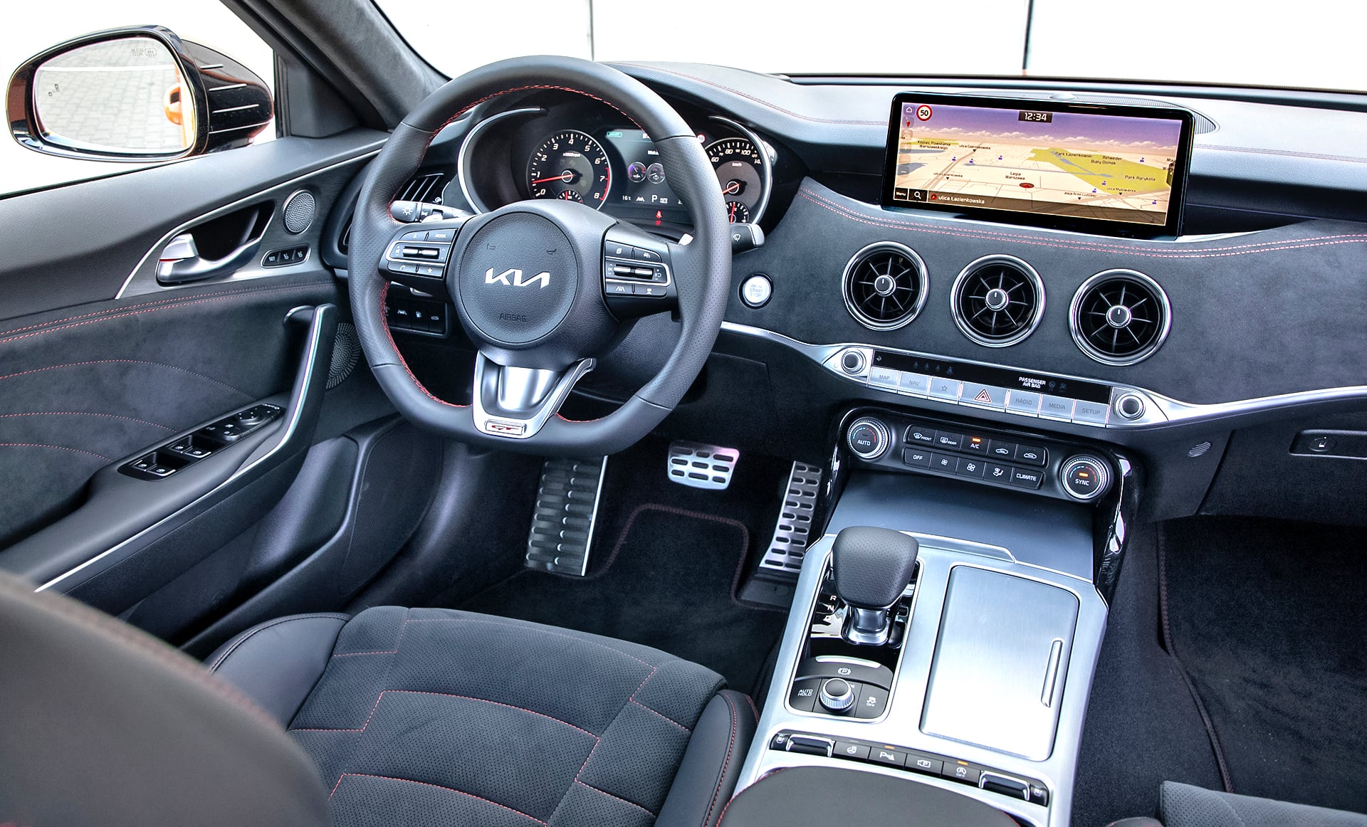 Kia Stinger 3.3 V6 T-GDI 8AT AWD GT – deska rozdzielcza