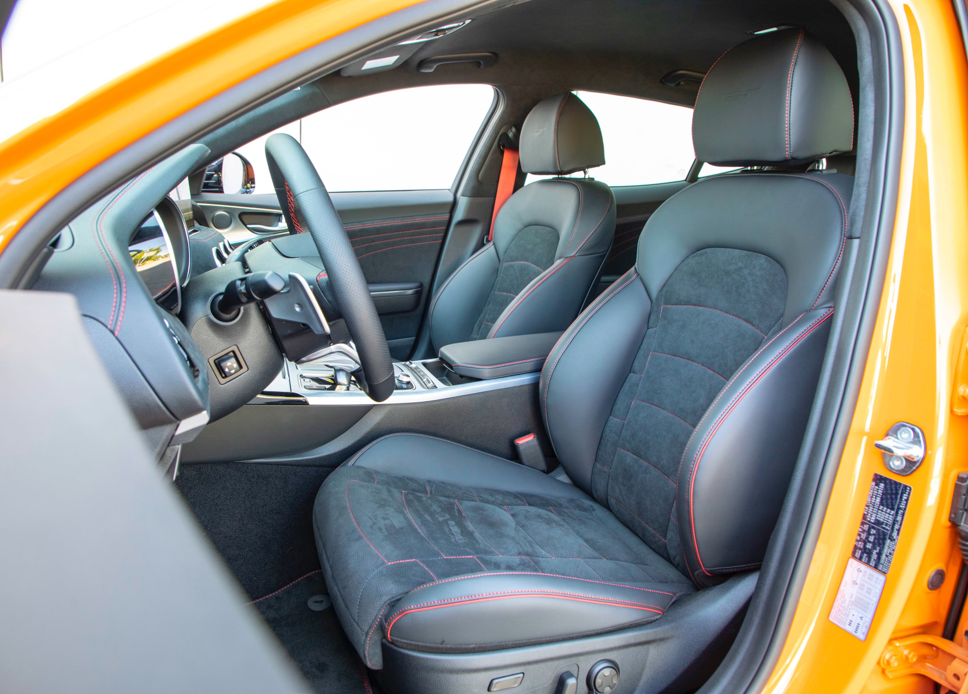 Kia Stinger 3.3 V6 T-GDI 8AT AWD GT – fotele