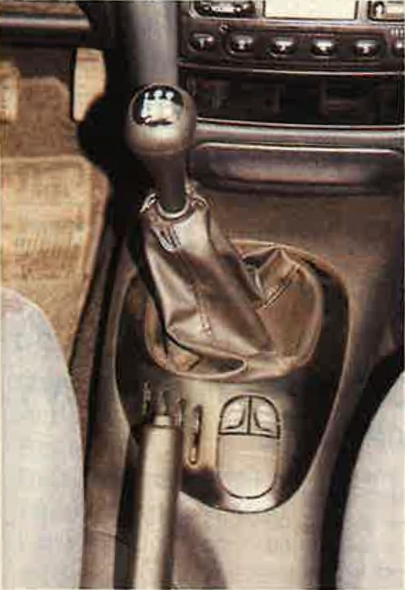 Ford Escort 1.6 16V Ghia drążek skrzyni biegów i sterowanie przednimi szybami