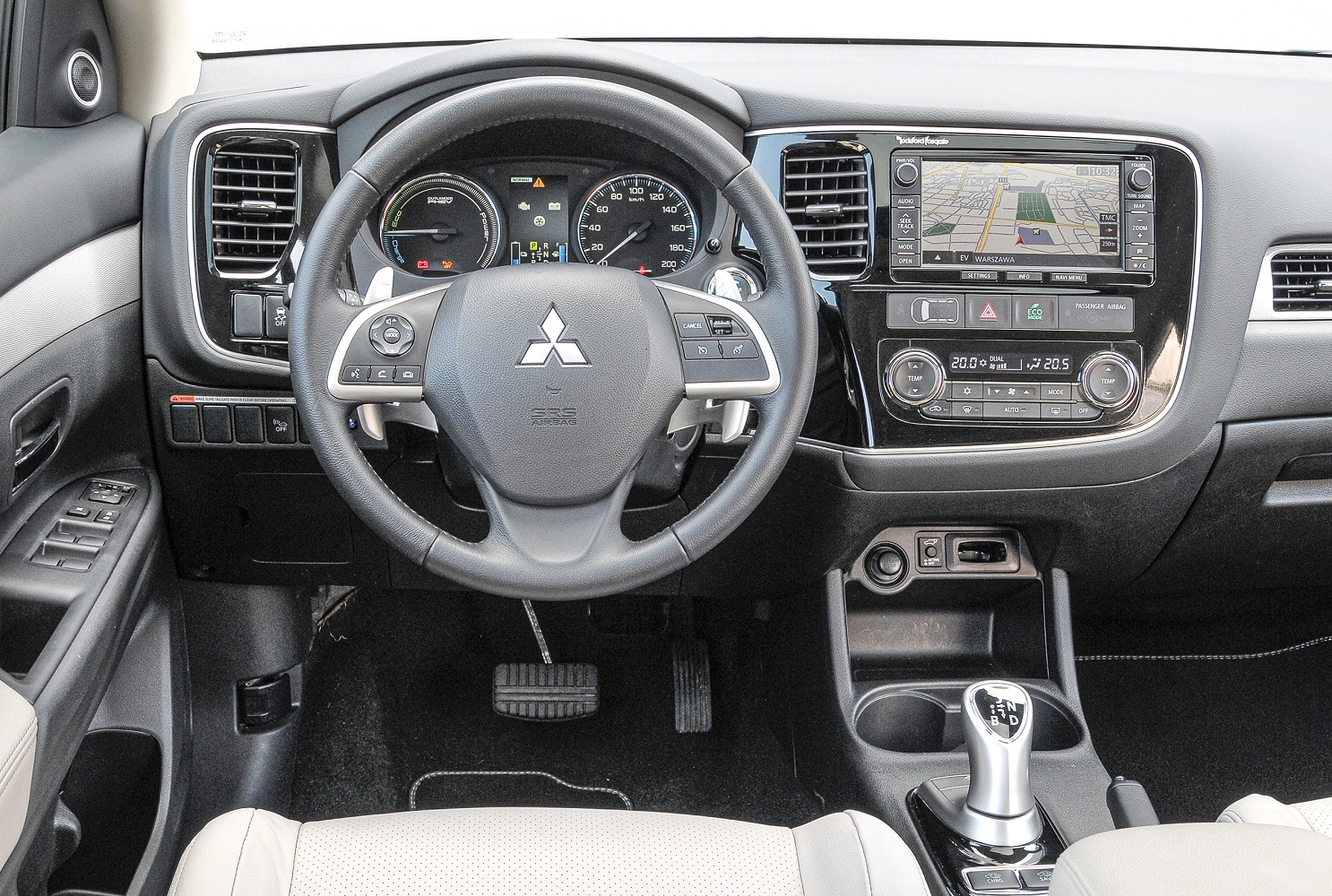 mitsubishi outlander phev deska