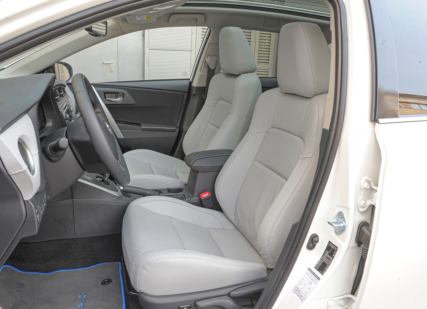 toyota auris II hybrid fotele