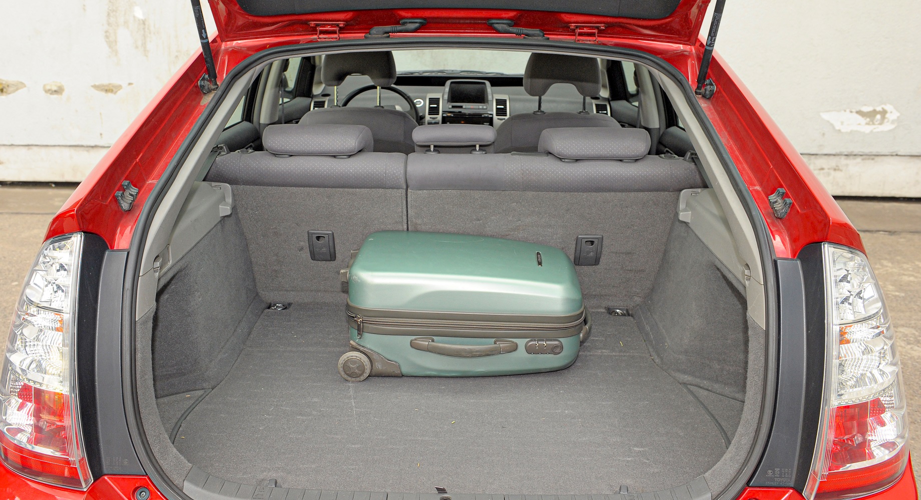 toyota prius II bagaznik