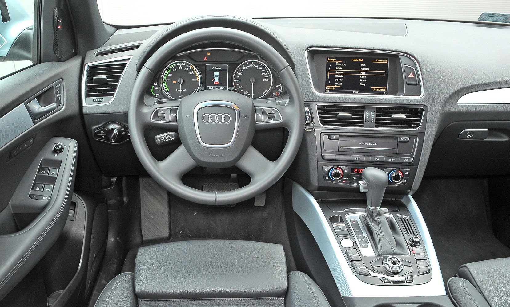 audi q5 hybrid deska