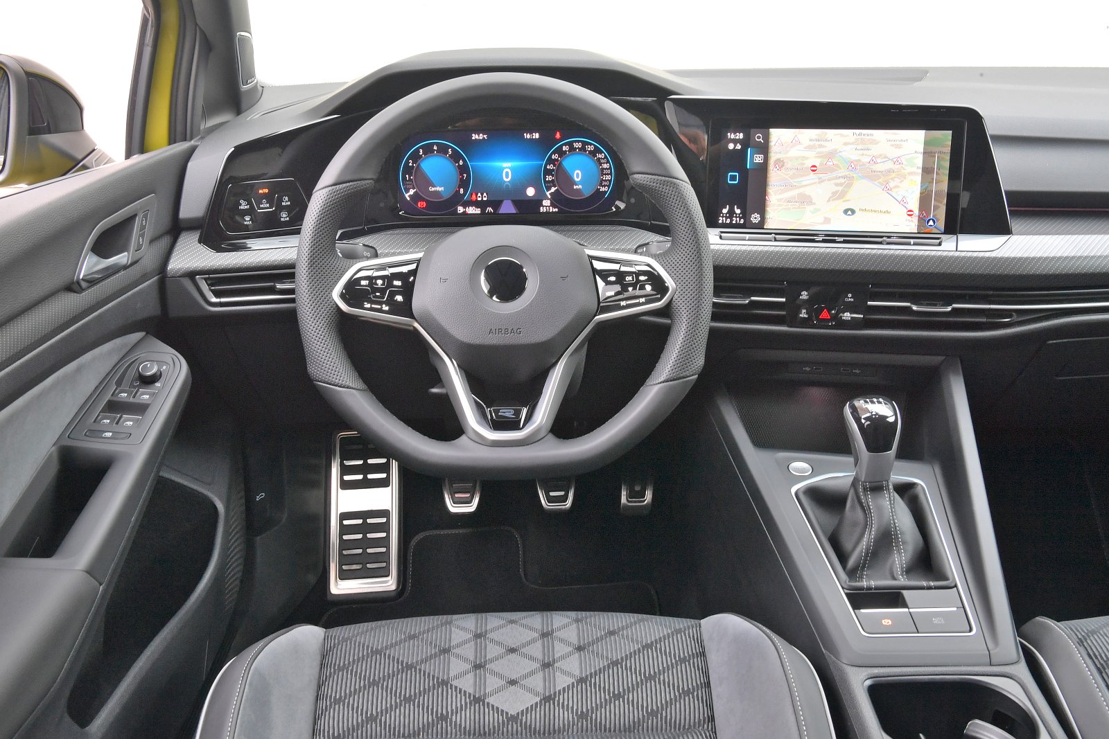 vw_golf_test_2022_kokpit