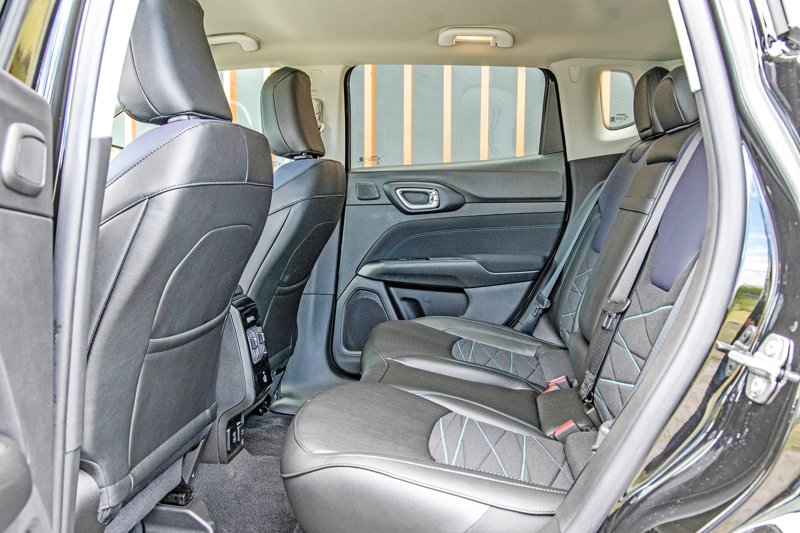 Jeep Compass e-Hybrid – fotele z tyłu